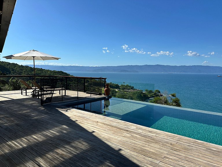 Condomínio pé na areia, piscina aquecida vista mar