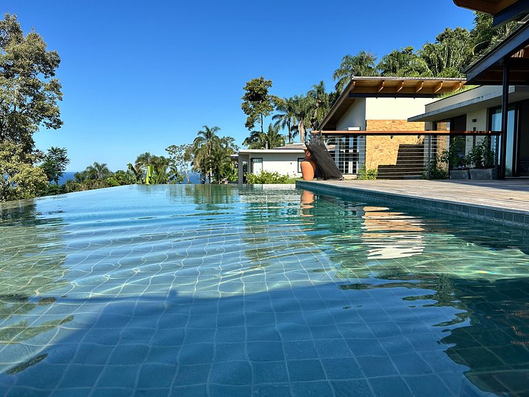 Condomínio pé na areia, piscina aquecida vista mar