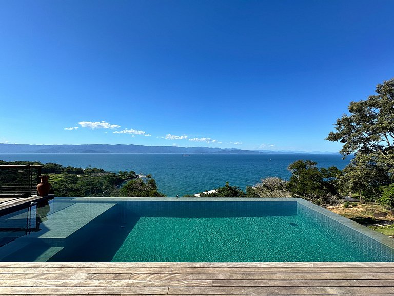 Condomínio pé na areia, piscina aquecida vista mar