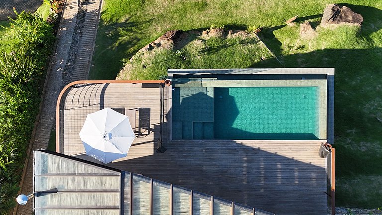 Condomínio pé na areia, piscina aquecida vista mar