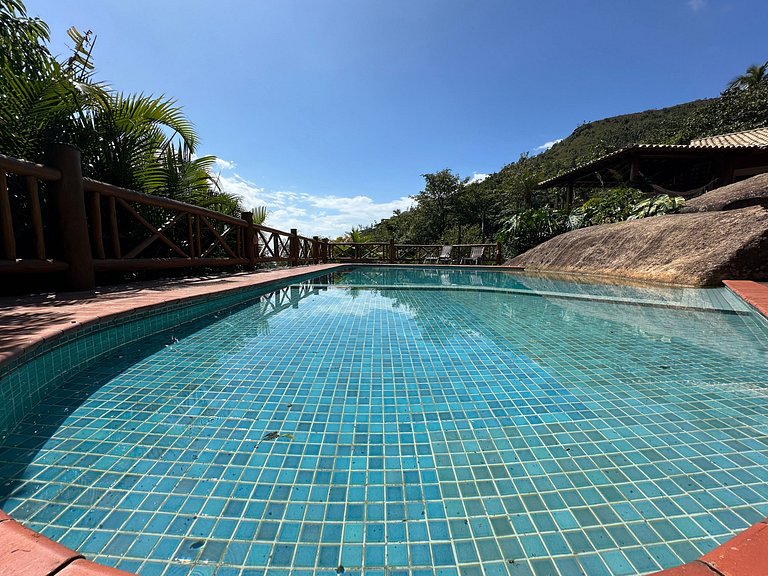 Condomínio perto da Vila, piscina e churrasqueira