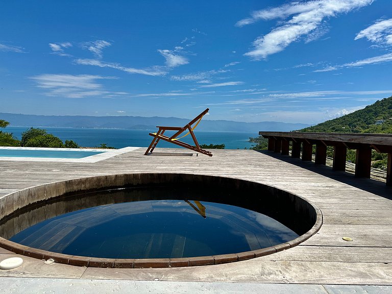 Conforto, vista incrível, piscina - Praia Armação