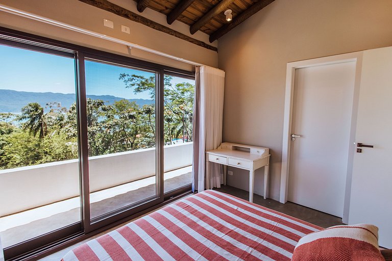 Conforto, vista para o mar e piscina aquecida