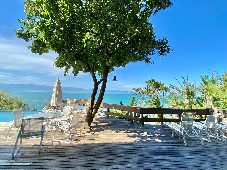 Costeira acesso ao mar, piscina e vista magnífica