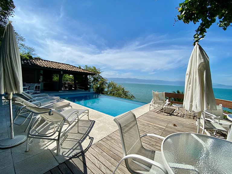 Costeira acesso ao mar, piscina e vista magnífica