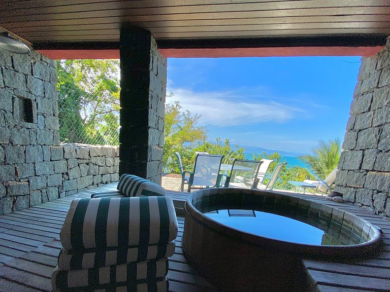 Costeira acesso ao mar, piscina e vista magnífica