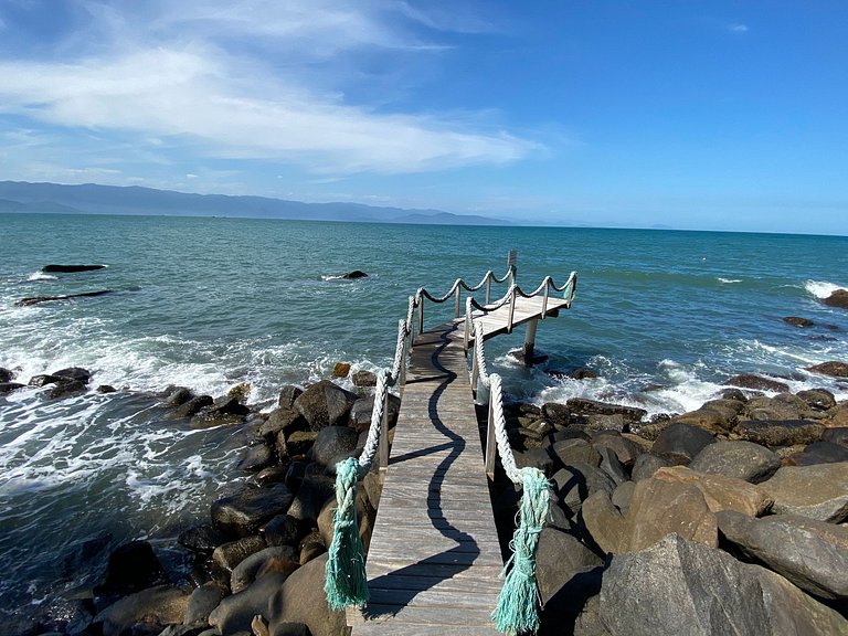 Costeira acesso ao mar, piscina e vista magnífica