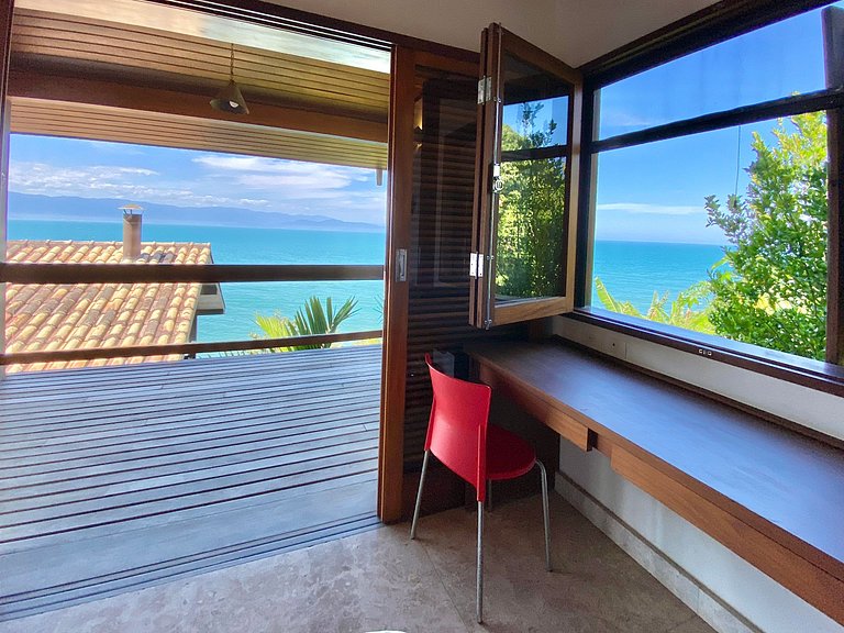 Costeira acesso ao mar, piscina e vista magnífica