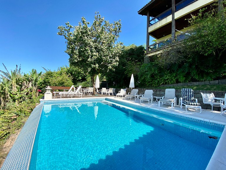 Costeira acesso ao mar, piscina e vista magnífica