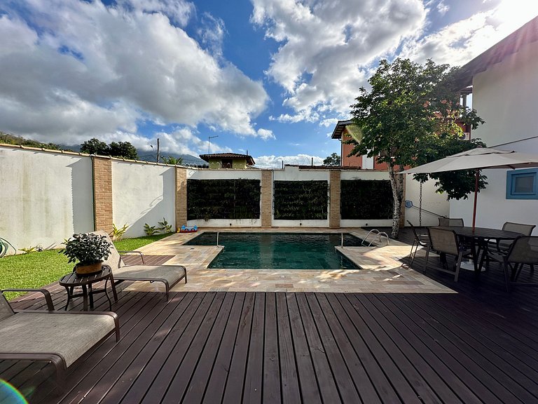 Espaço gourmet, piscina a 3 minutos da praia