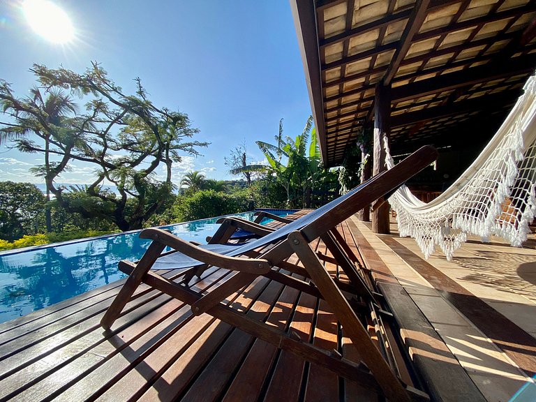 Excelente localização, piscina e vista para o mar