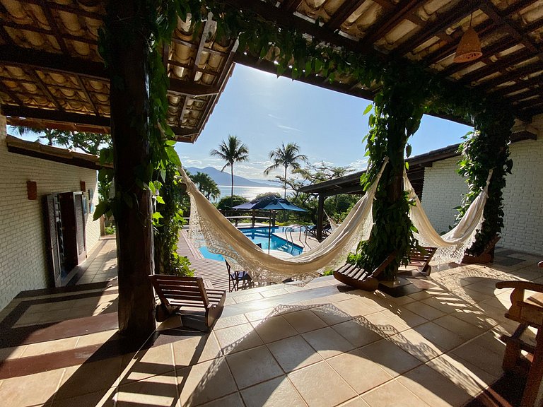 Excelente localização, piscina e vista para o mar