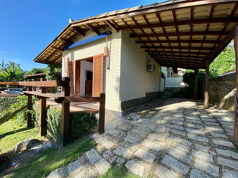 Excelente localização, piscina e vista para o mar