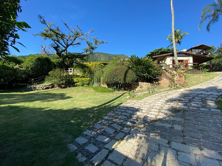 Excelente localização, piscina e vista para o mar