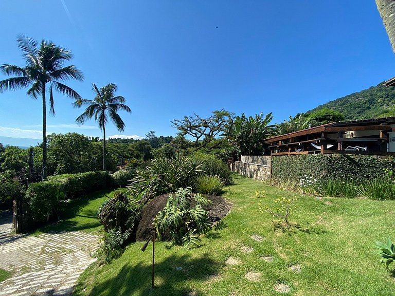 Excelente localização, piscina e vista para o mar