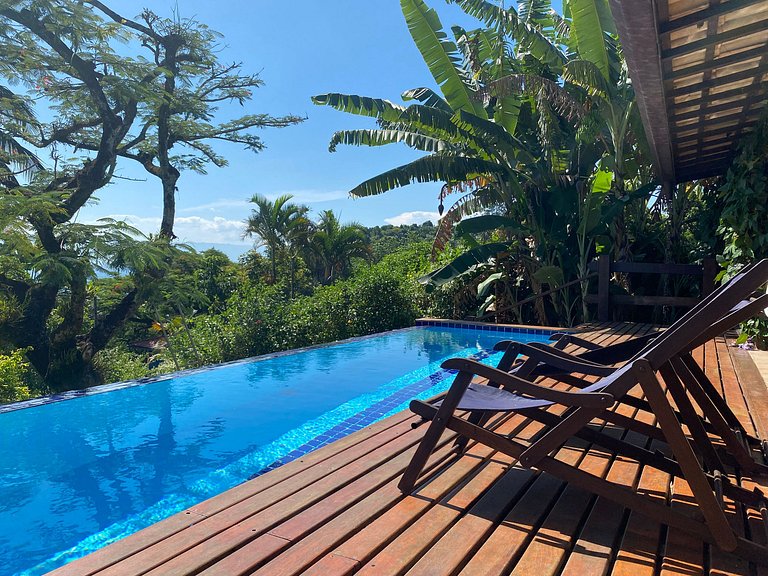 Excelente localização, piscina e vista para o mar