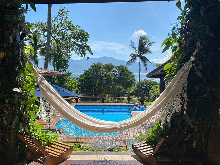 Excelente localização, piscina e vista para o mar