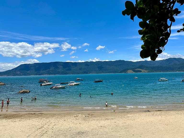 Flat em frente a Praia do Veloso