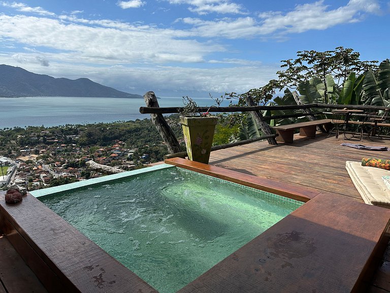 Jacuzzi aquecida e vista espetacular mar/montanha