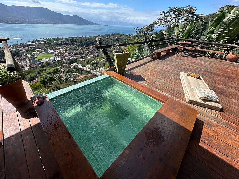 Jacuzzi aquecida e vista espetacular mar/montanha