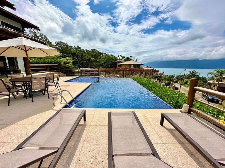 Luxo, piscina e vista para o mar