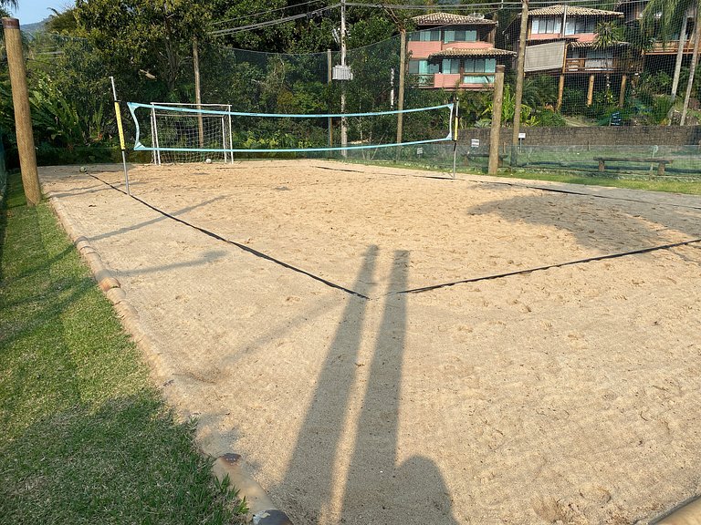 Luxo, piscina e vista para o mar