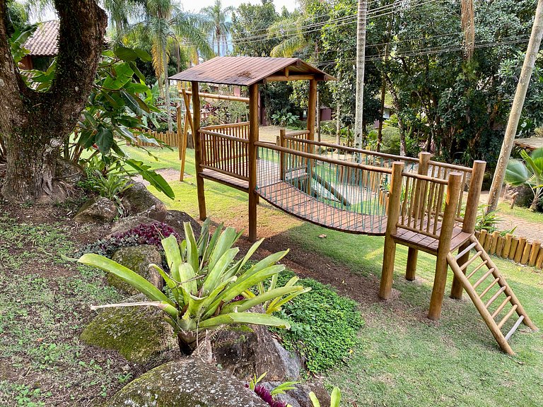 Luxo, piscina e vista para o mar