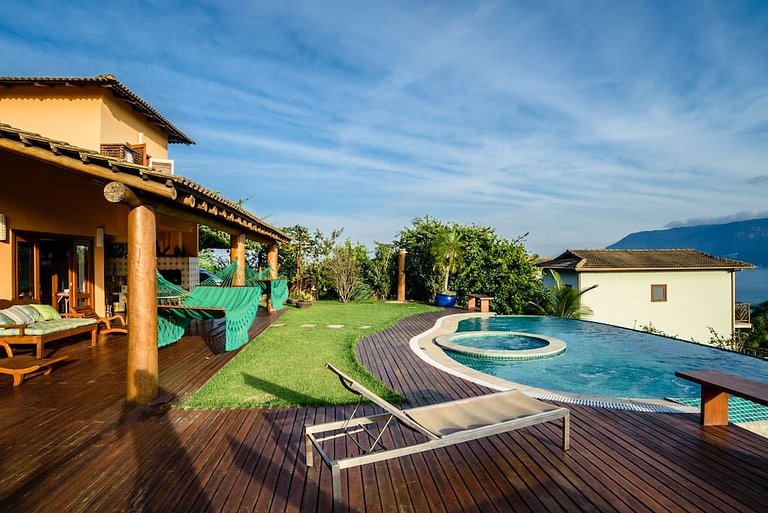 Piscina aquecida, borda infinita, vista para o mar