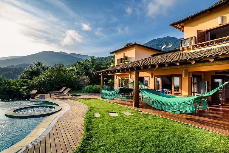 Piscina aquecida, borda infinita, vista para o mar