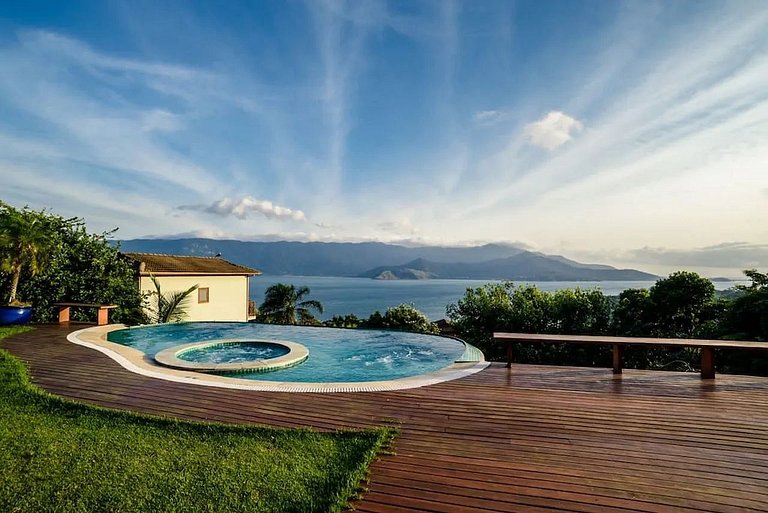 Piscina aquecida, borda infinita, vista para o mar