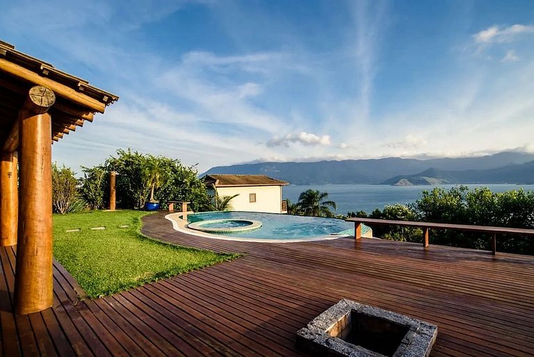 Piscina aquecida, borda infinita, vista para o mar