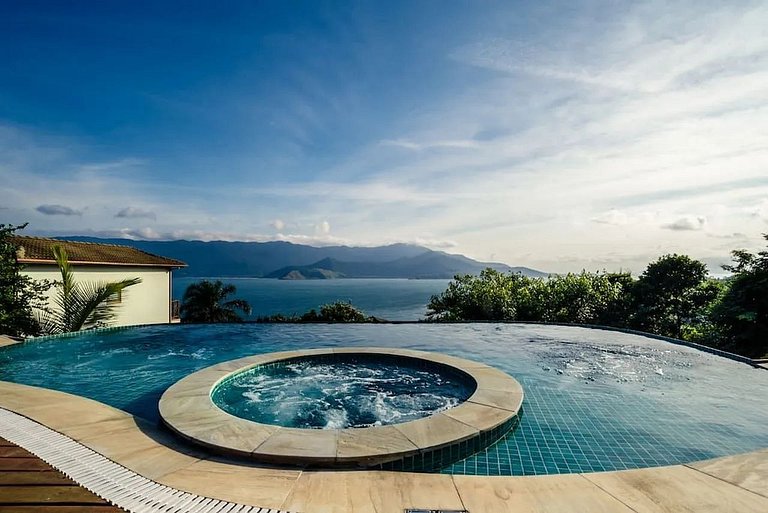 Piscina aquecida, borda infinita, vista para o mar