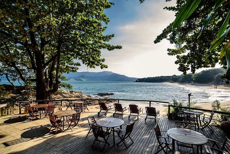 Piscina aquecida, borda infinita, vista para o mar