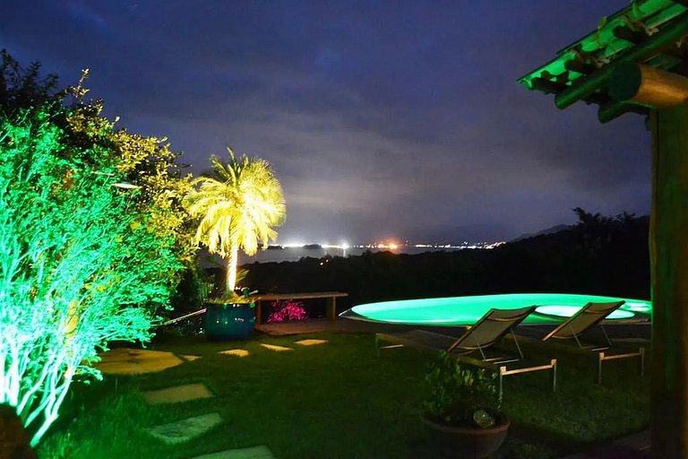 Piscina aquecida, borda infinita, vista para o mar