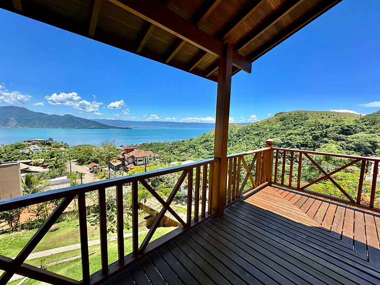 Piscina aquecida, churrasqueira e vista mar