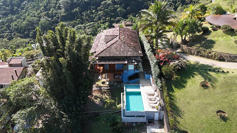 Piscina aquecida, churrasqueira e vista mar