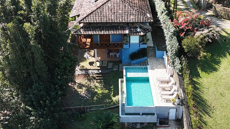 Piscina aquecida, churrasqueira e vista mar