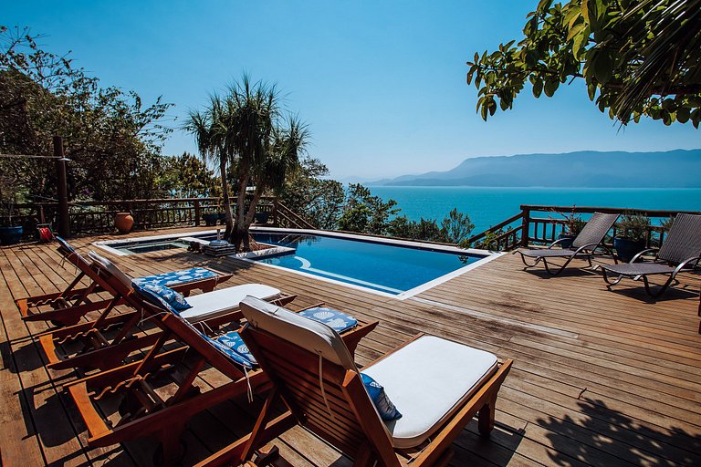 Piscina aquecida, jacuzzi e vista incrível!