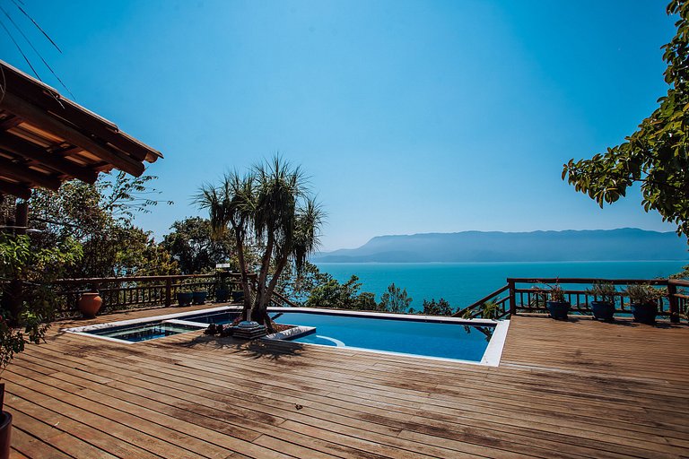 Piscina aquecida, jacuzzi e vista incrível!