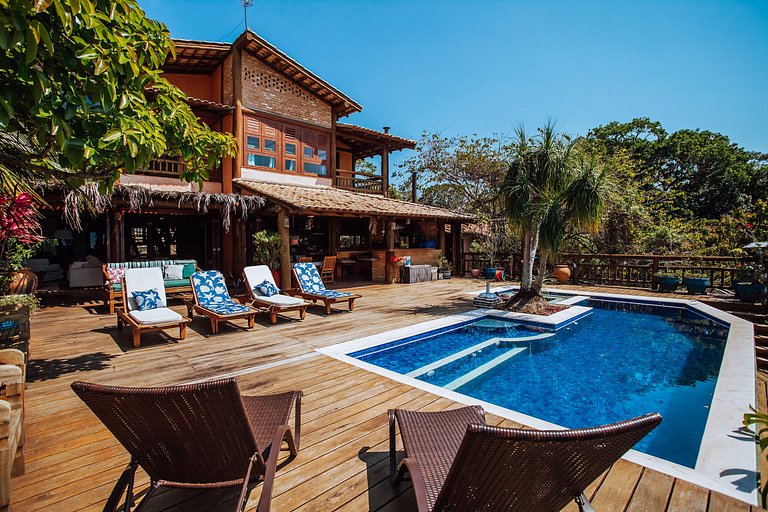 Piscina aquecida, jacuzzi e vista incrível!