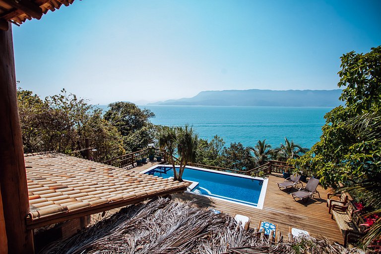 Piscina aquecida, jacuzzi e vista incrível!