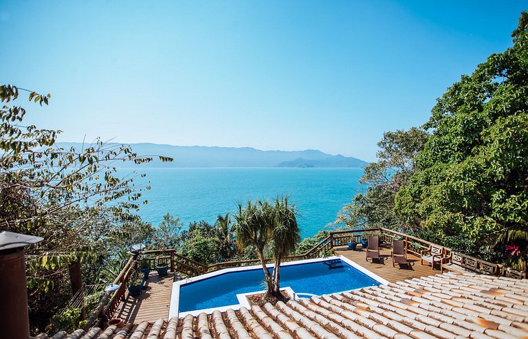 Piscina aquecida, jacuzzi e vista incrível!