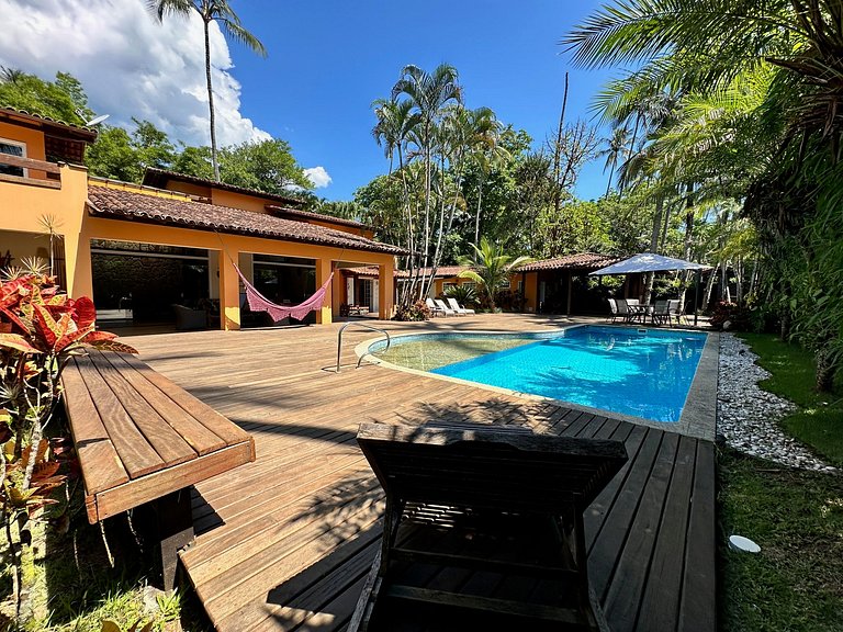 Piscina aquecida, sauna, churrasqueira à beira-mar