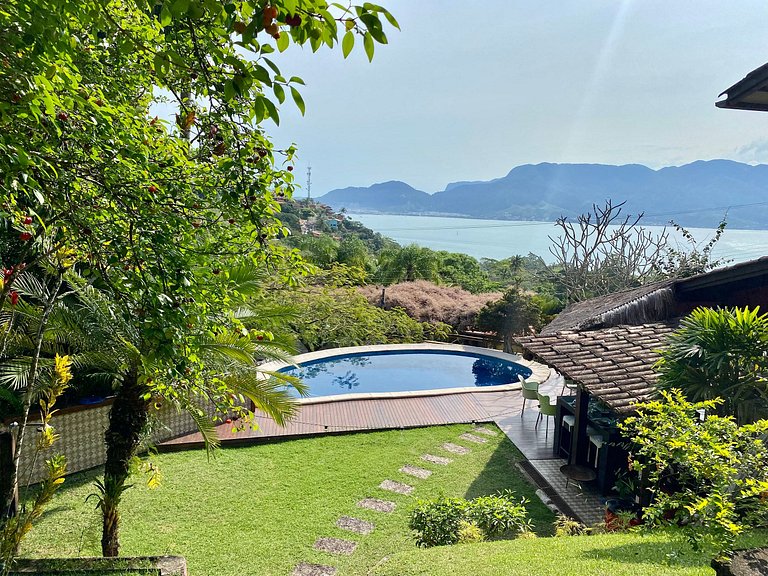 Piscina aquecida, vista mar, poucos metros da Vila