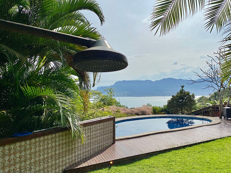 Piscina aquecida, vista mar, poucos metros da Vila