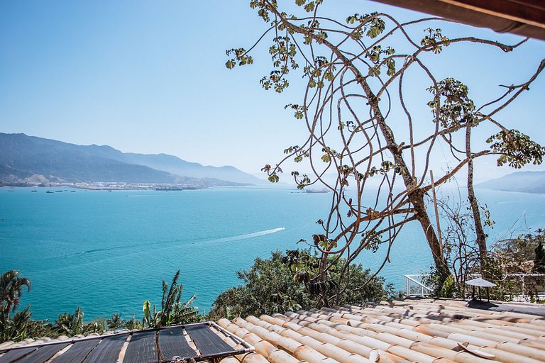 Piscina climatizada e linda vista para o mar