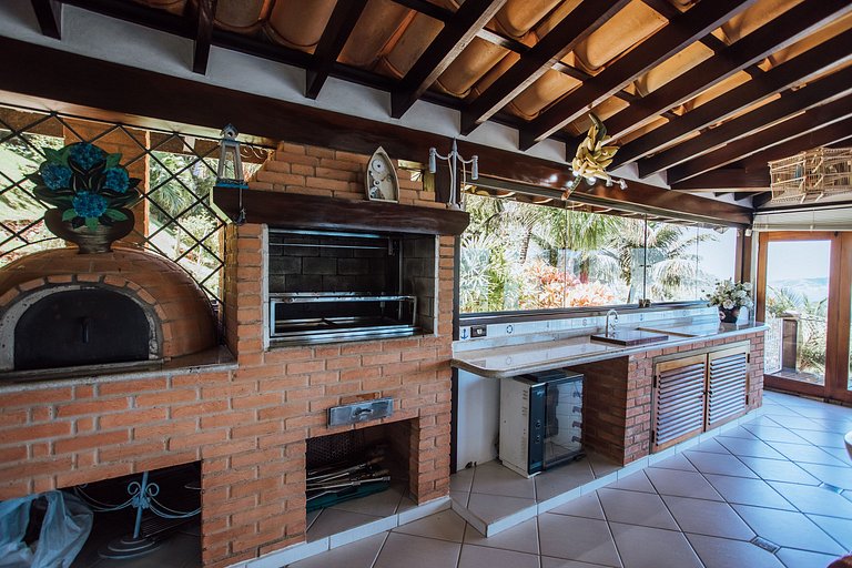 Piscina, espaço, conforto e vista incrível