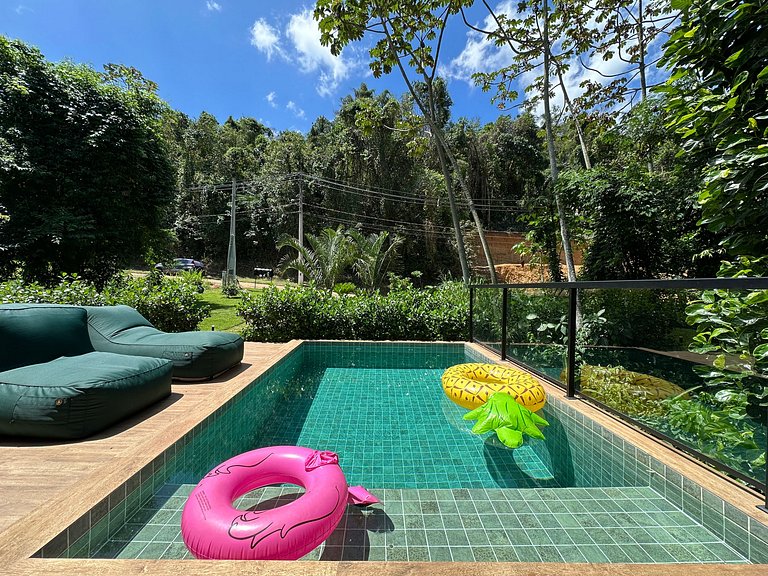 Piscina, vista montanha e churrasqueira