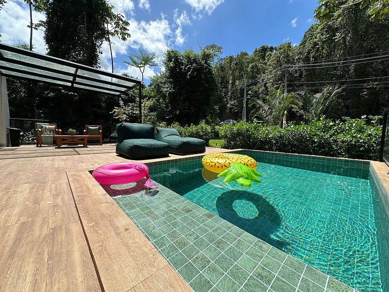 Piscina, vista montanha e churrasqueira