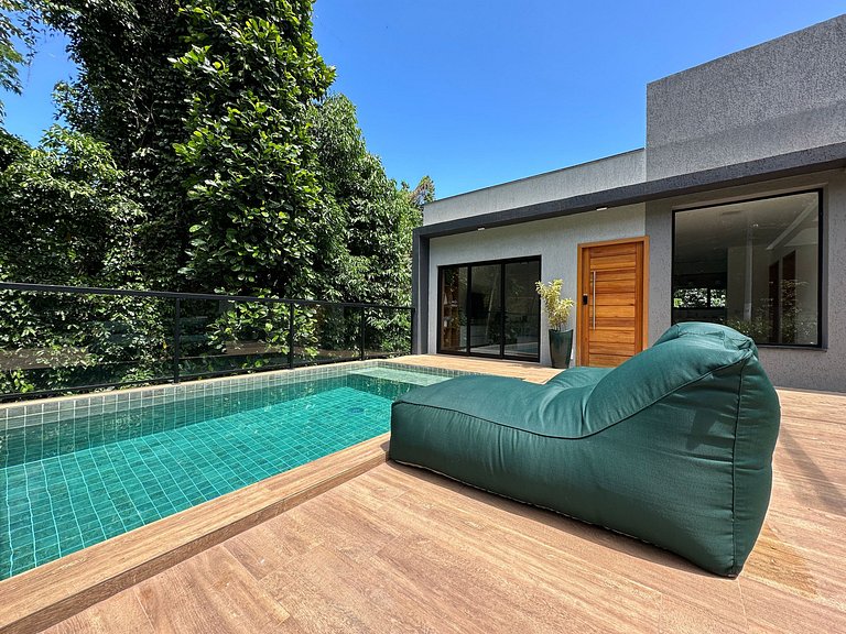 Piscina, vista montanha e churrasqueira